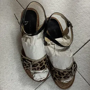 QUERCITOT 레오파드 무늬 샌들 6cm 힐