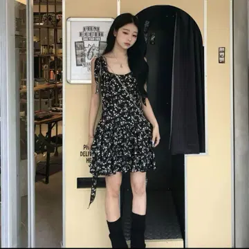 사이드 플레어 플라워 미니 원피스