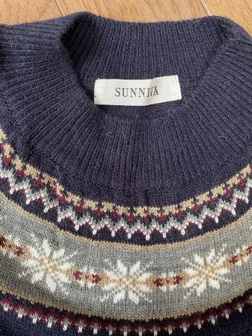 SUNNIVA 노르딕 무늬 스웨터 네이비