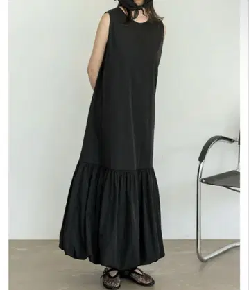 Re:EDIT 밑단 벌룬 슬리브리스 원피스 short BLACK