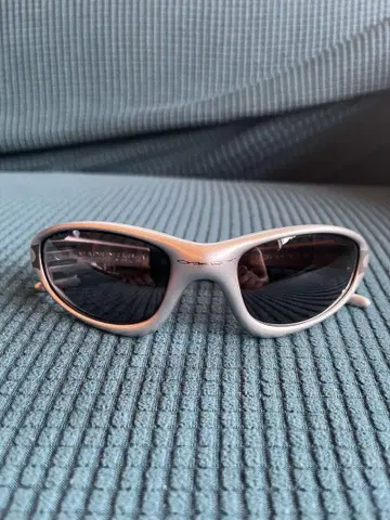 oakley muzm straight jacket 99