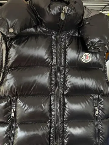 MONCLER 블랙 다운 베스트