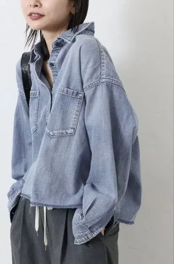 저널 스탠다드 라이트 온스 데님 크롭 셔츠