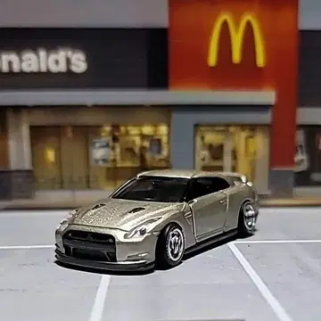 토미카 Nissan GT-R R35 샴페인 골드