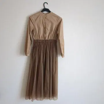 베이지 긴팔 쉬폰풍 원피스