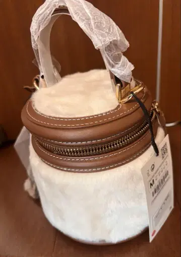 ZARA 페이크 퍼 버킷백 미사용 새상품