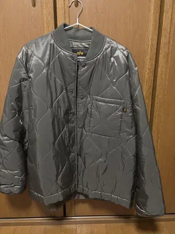Alpha Industries 퀼팅 자켓 L 그레이