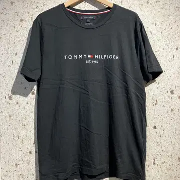 타미힐피거 로고 자수 T셔츠 타미힐피거 블랙
