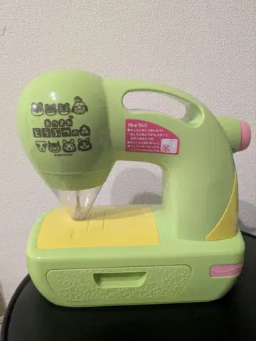 그린 컬러 캐릭터 부착 미니 미싱