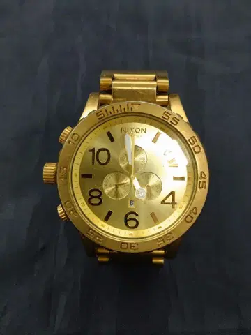 9 NIXON 골드 크로노그래프 손목시계