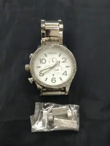(9) NIXON 크로노그래프 시계 실버