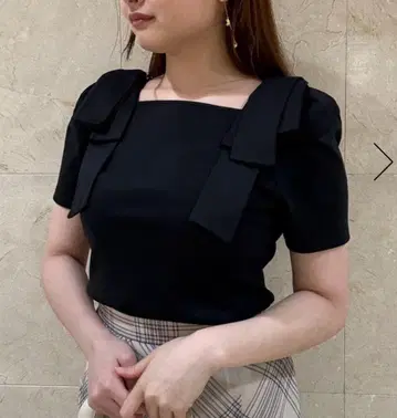 [ 새상품 ] 셀포드 숄더 리본 하프 슬리브 컷 상의