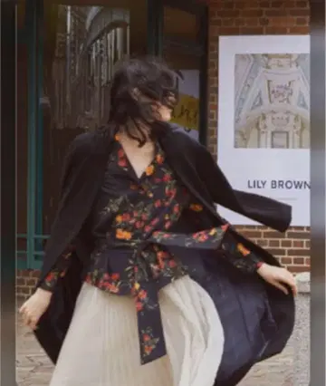 Lily Brown 보태니컬 무늬 셔츠