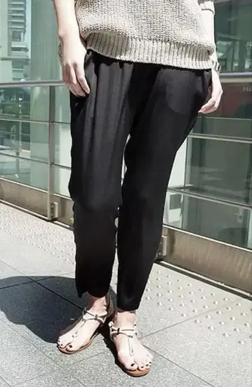 매장에서 클리닝 완료된 두지엠 클라세 실크 새틴 드로스트 팬츠