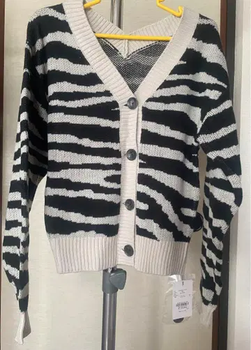 LIP SERVICE 제브라 패턴 니트 스웨터 가디건