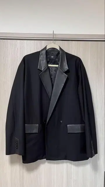 HARE 합성 가죽 절개 자켓