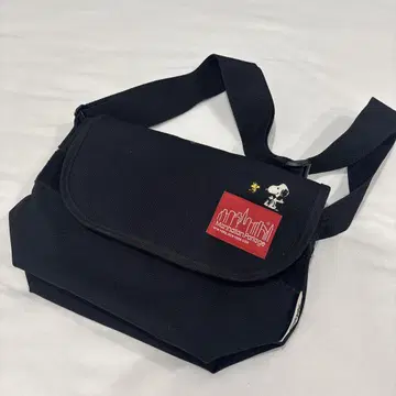 스누피 자수 블랙 숄더백 ManhattanPortage