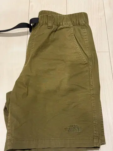 THE NORTH FACE 카키 숏팬츠