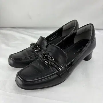 여성용 리갈 23.5cm 메탈 버클 가죽 스트랩 펌프스