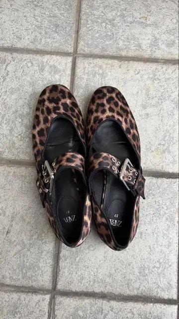 ZARA 레오파드 무늬 신발 37