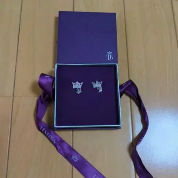 LESTINA 실버 크라운형 귀걸이