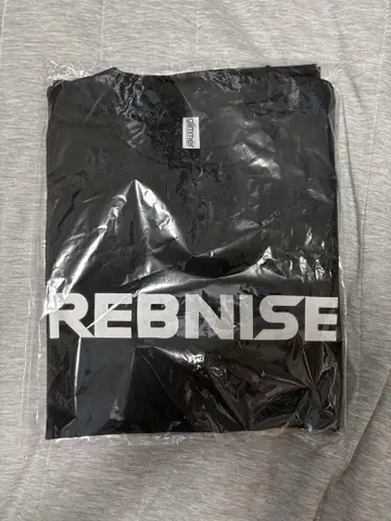 REBNISE 블랙 T셔츠 미사용