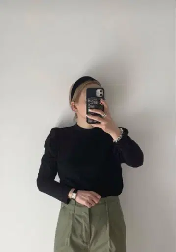 걸리쉬 세인트 세실리아 퍼프 소매 티셔츠 블랙