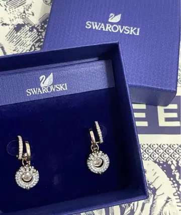 Swarovski 크리스탈 후프 귀걸이