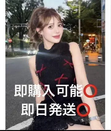 리본 장식 슬리브리스 니트탑 블랙