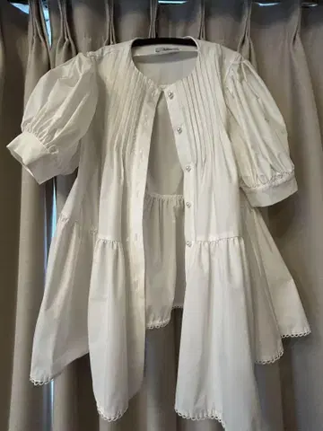 아메노치하레 블라우스