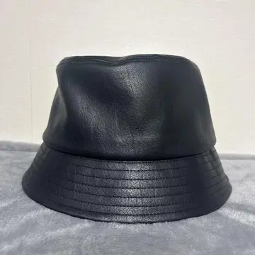 블랙 가죽 버킷햇