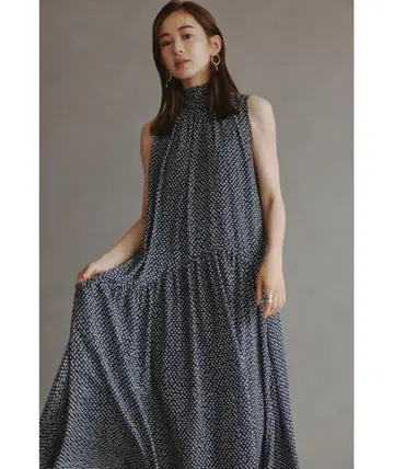 emmi atelier 랜덤 도트 하이넥 원피스 네이비 0