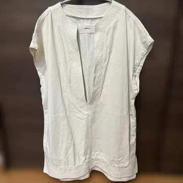 TODAYFUL 화이트 슬리브리스 V넥 셔츠