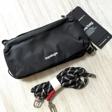 topologie 블랙 숄더백