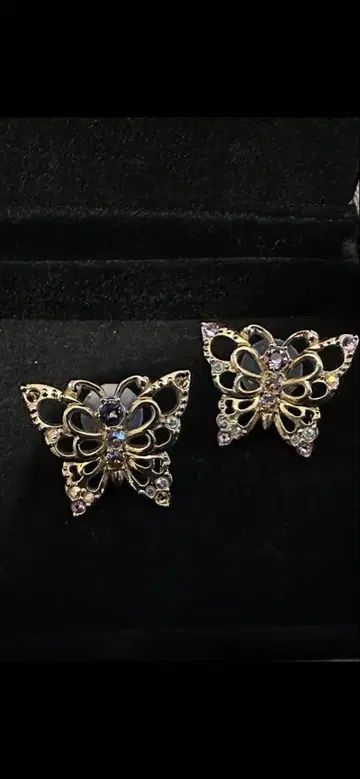 나비 디자인 귀걸이 (양쪽 귀용)