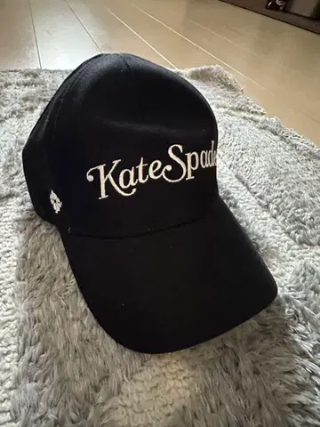 Kate Spade 블랙 캡