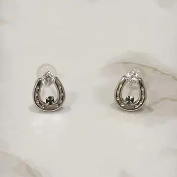 말편자 귀걸이