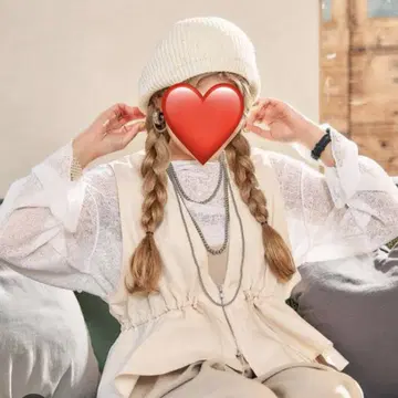 비즈 장식 화이트 베레모
