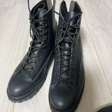 블랙 하이컷 워크 부츠 사이드 지퍼