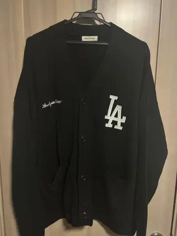 LA 로고 자수 블랙 가디건