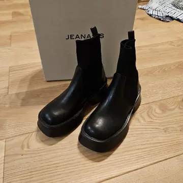 JEANASIS 블랙 니트 스퀘어 부츠
