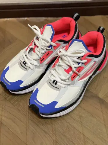 FILA BTS 콜라보 스니커즈