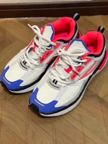 FILA BTS 콜라보 스니커즈