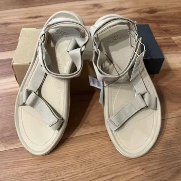 미사용 새상품 TEVA 허리케인XLT2 28cm