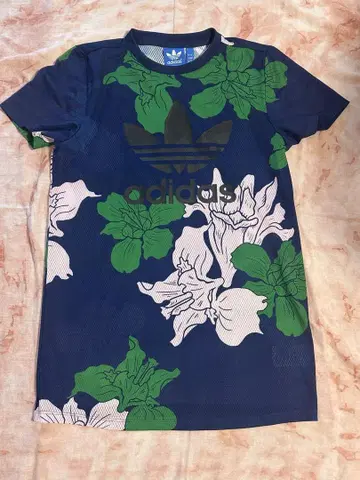 adidas 꽃무늬 T셔츠 S사이즈 네이비