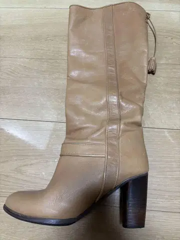 베이지 가죽 롱 부츠 태슬 포함