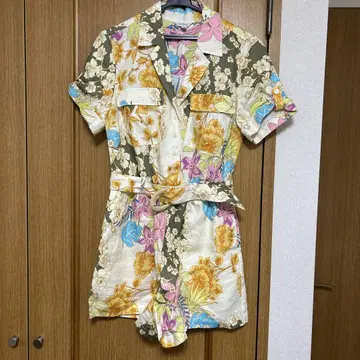 GUESS 꽃무늬 반팔 점프수트 S