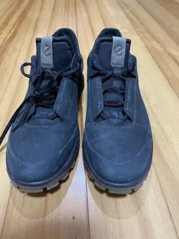 ecco 블랙 스웨이드 스니커즈