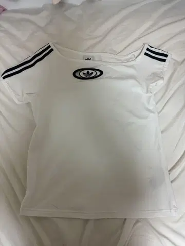 아디다스 오리지널스 캠퍼스 2000 오프숄더 티