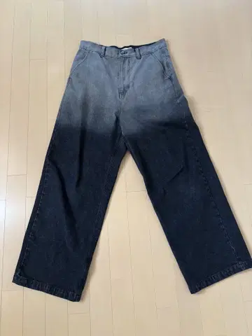 와이드 스트레이트 그라데이션 데님 [ S 사이즈 ]